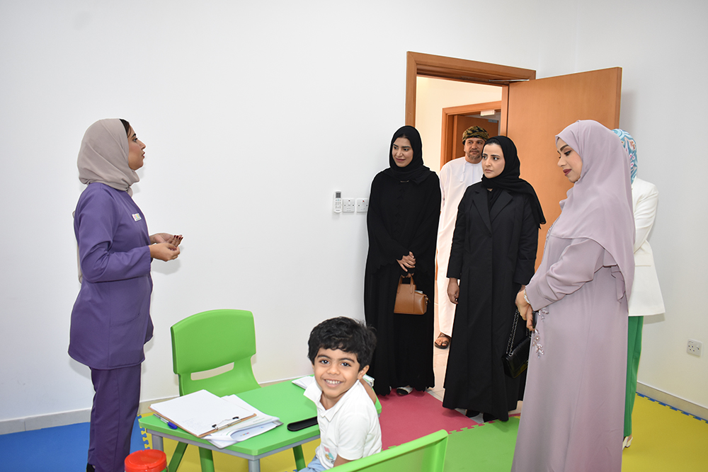 The Assistant Undersecretary for Family Affairs visits the National Autism Center in Muscat