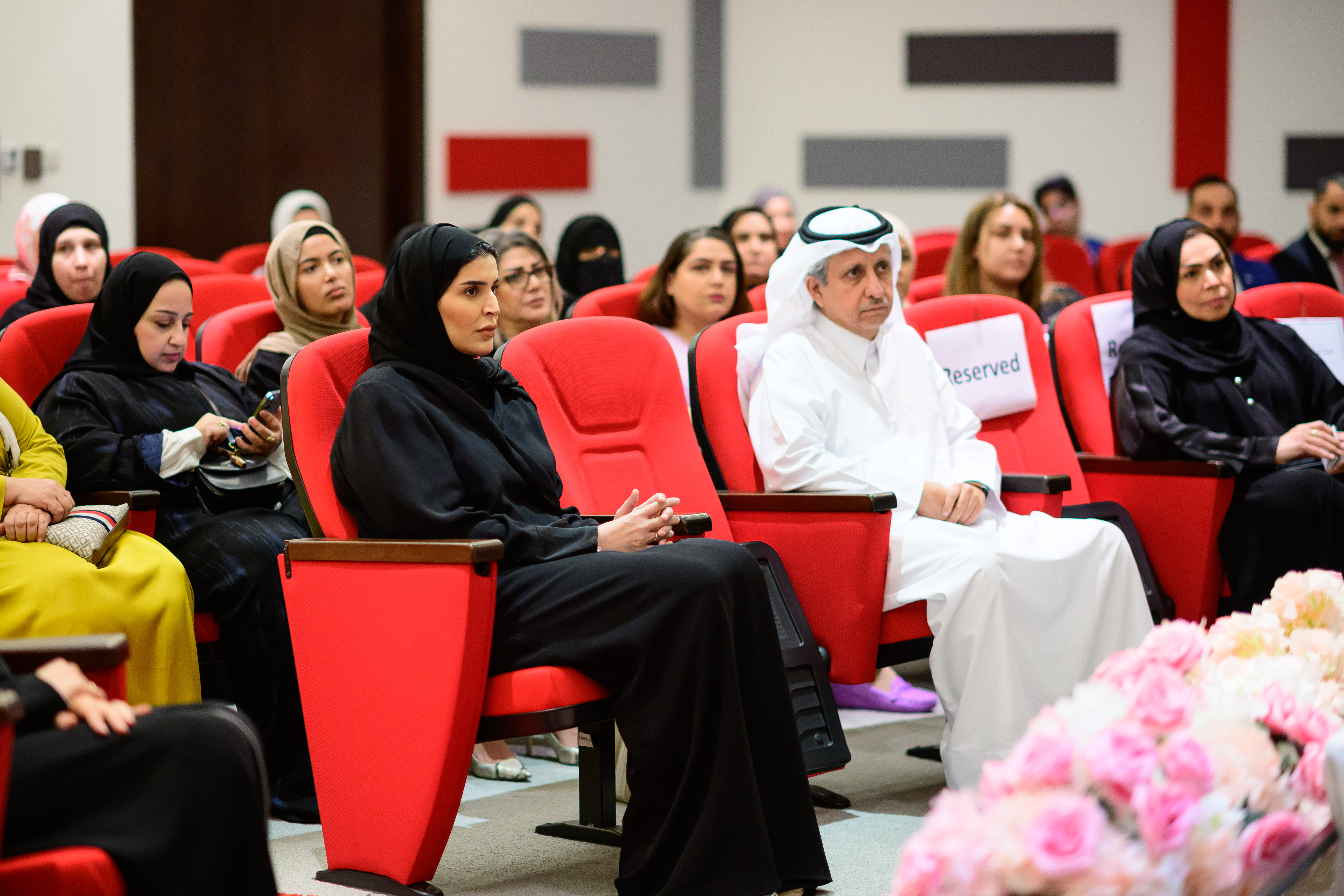 سعادة السيدة مريم بنت علي بن ناصر المسند وزيرة التنمية الاجتماعية والأسرة بزيارة الى الجمعية القطرية للسرطان
