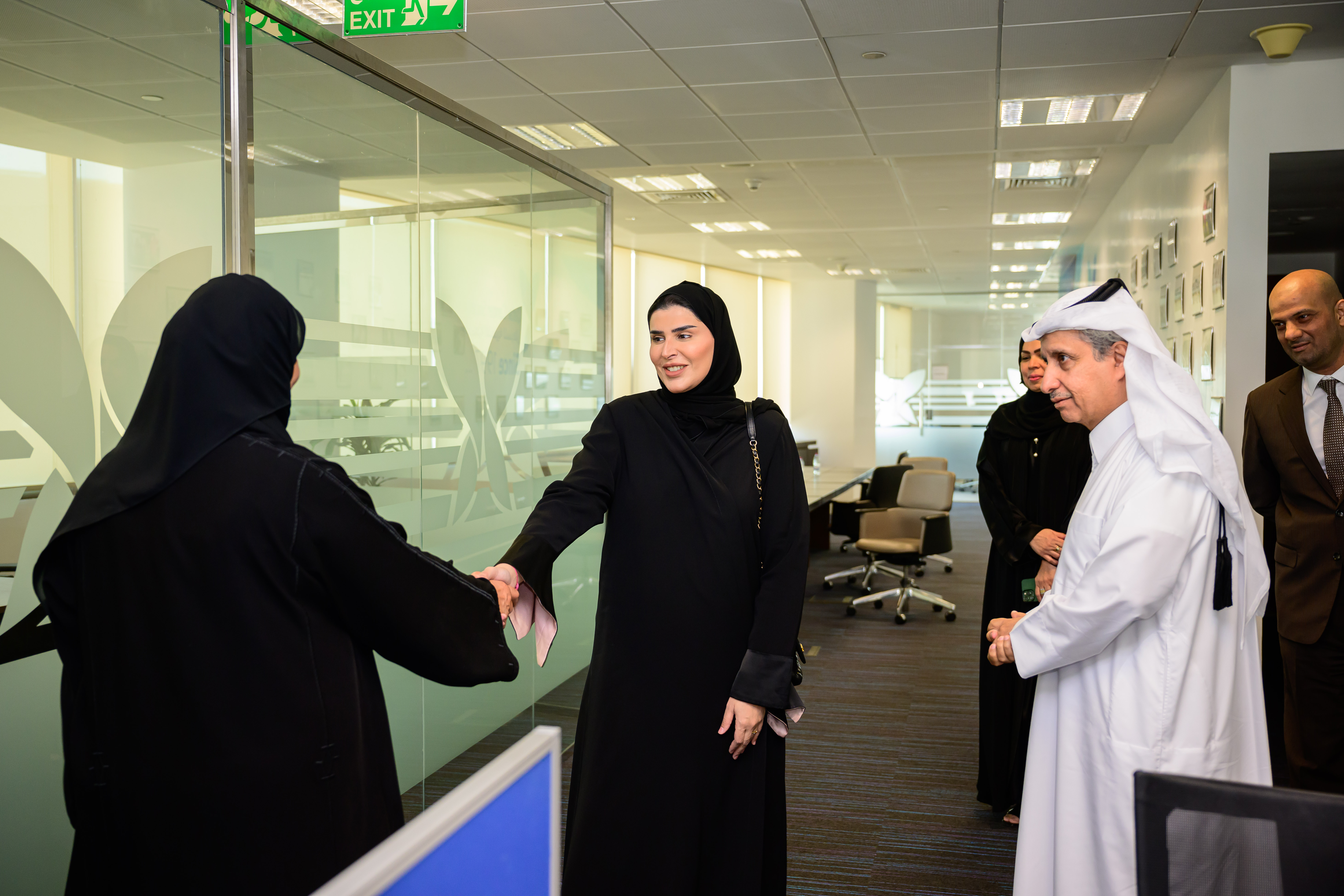 سعادة السيدة مريم بنت علي بن ناصر المسند- وزيرة التنمية الاجتماعية والأسرة بزيارة الى الجمعية القطرية للسرطان