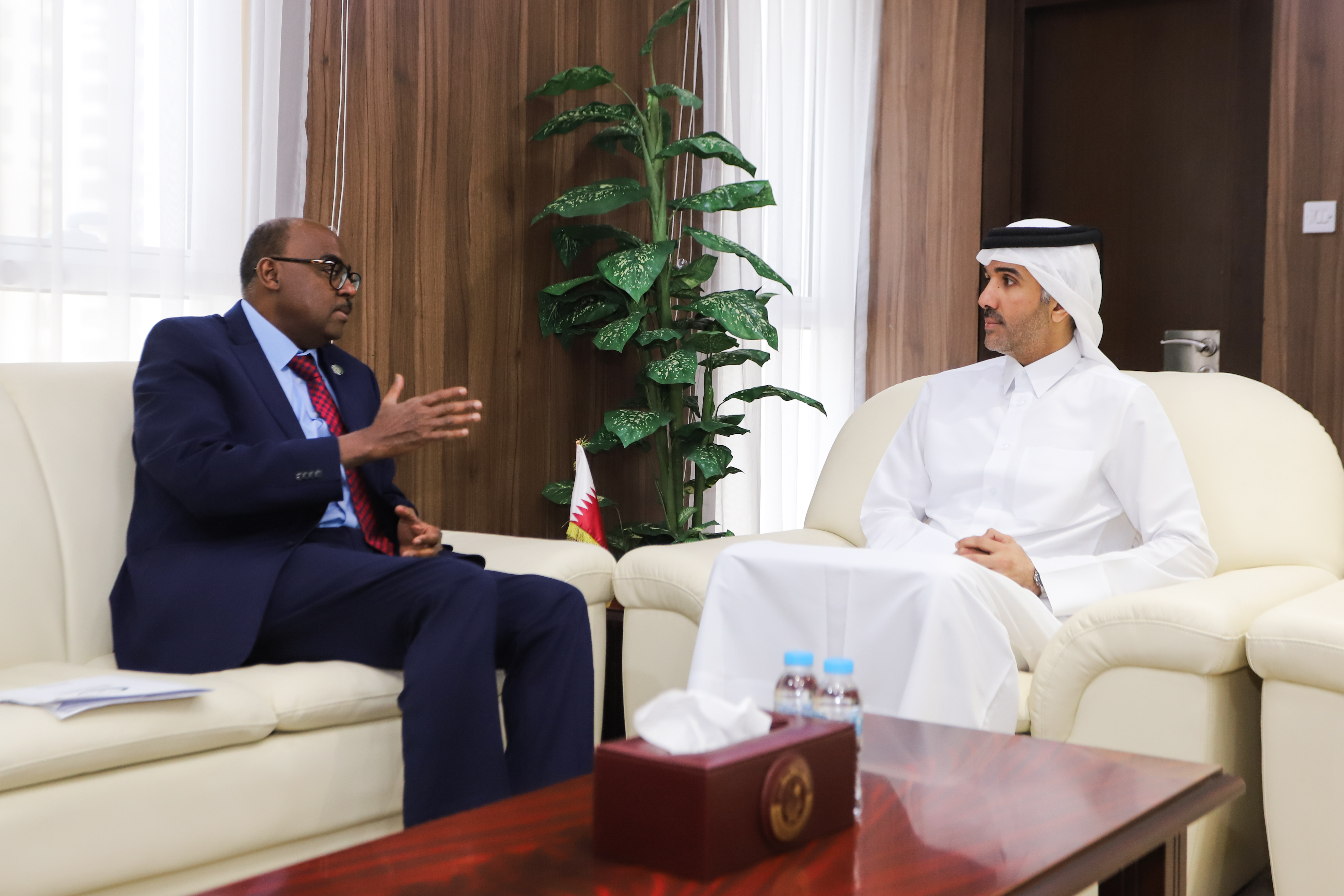 الوكيل المساعد لشؤون التنمية الاجتماعية يلتقي بالأمين العام المساعد للشؤون الإنسانية والثقافية والاجتماعية بمنظمة التعاون الإسلامي والمبعوث الخاص لأفغانستان