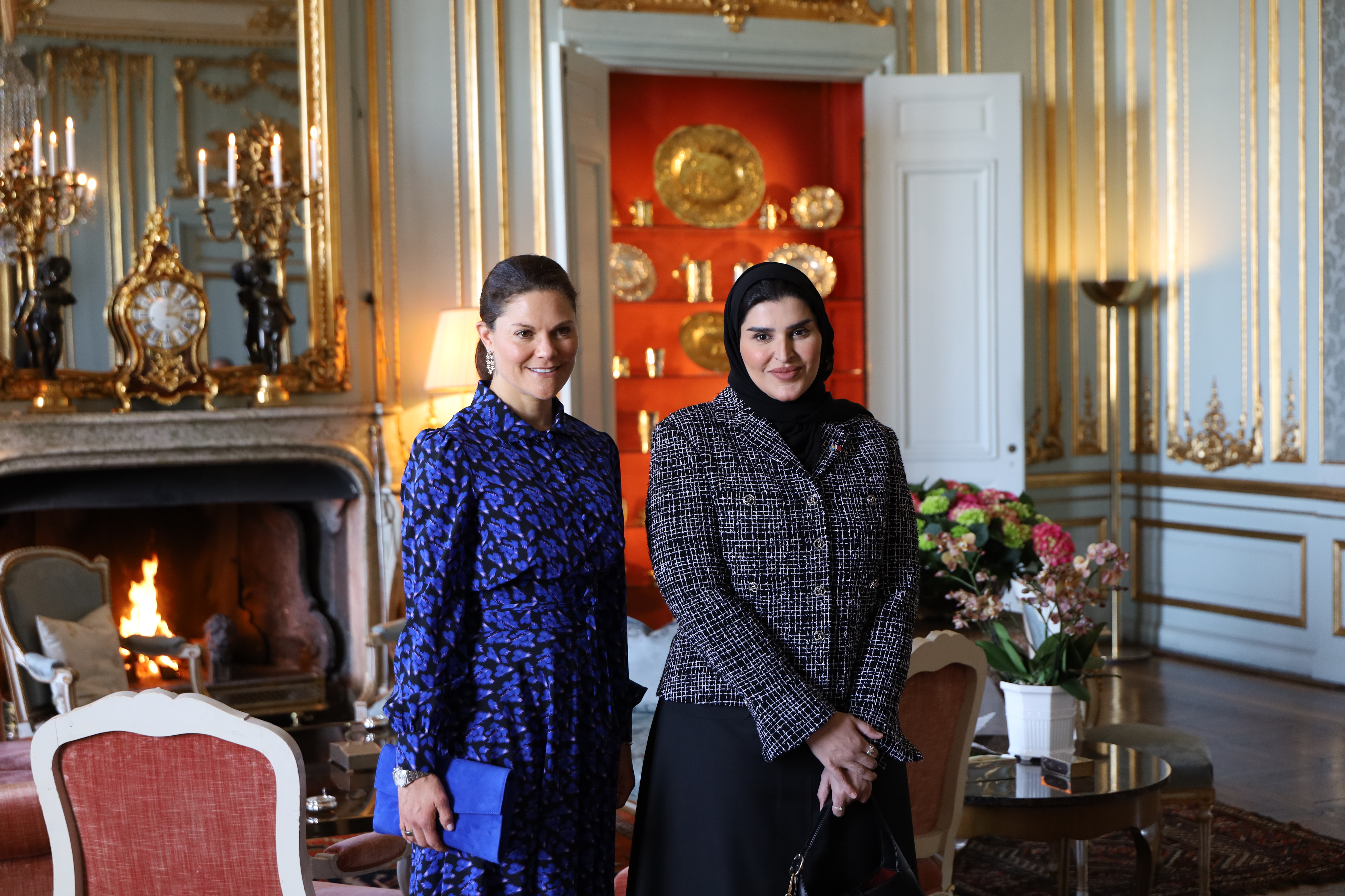 During a visit focused on expediting the exchange of insights and enhancing bilateral cooperation, Her Excellency Mrs. Maryam bint Ali bin Nasser Al-Misnad engages in discussions with the Crown Prince of Sweden